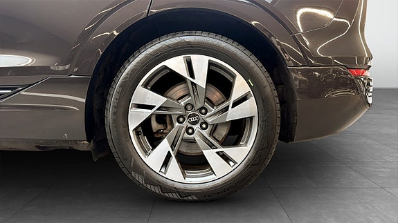 Audi Q8 6 of 26