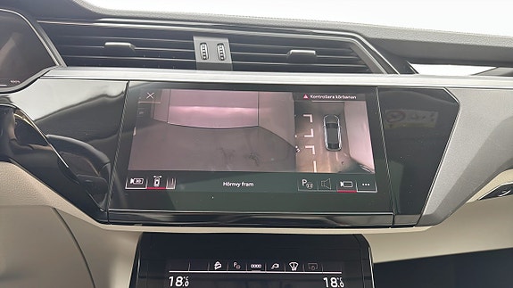 Audi Q8 10 of 26