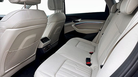 Audi Q8 13 of 26