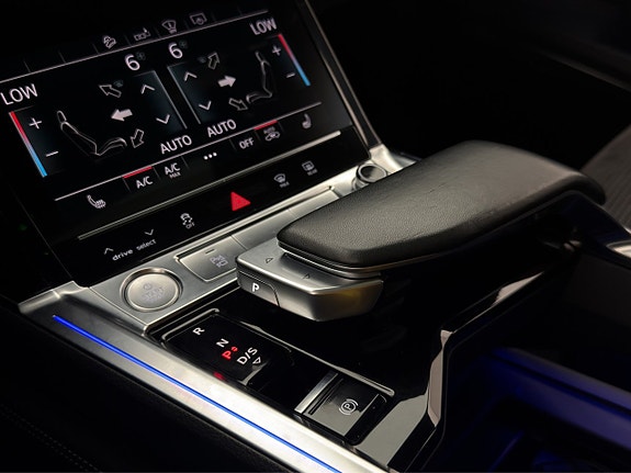 Audi e-tron 28 of 30