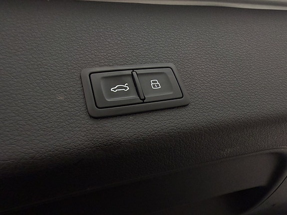 Audi e-tron 11 of 30
