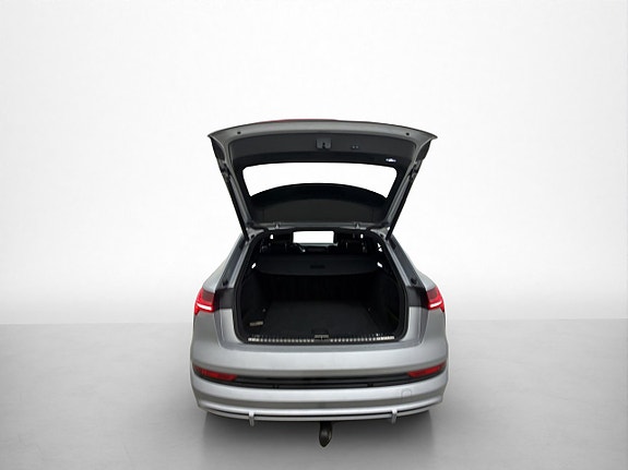 Audi e-tron 10 of 30