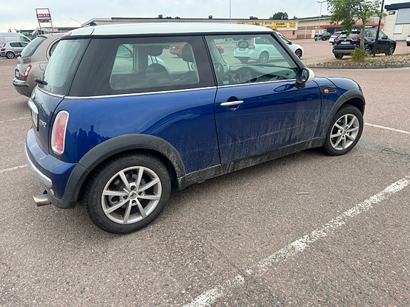 MINI Cooper 3 of 4
