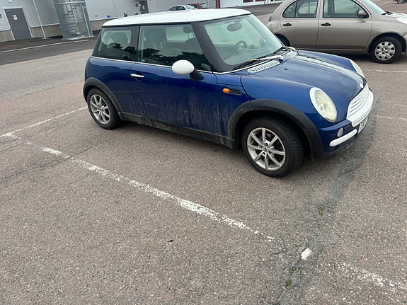 MINI Cooper 2 of 4