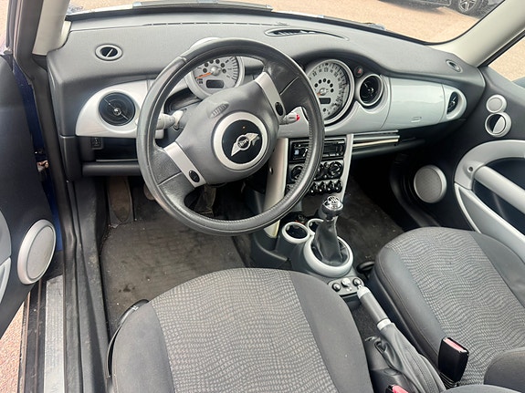 MINI Cooper 4 of 4
