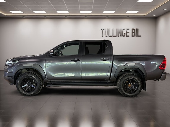 Toyota HiLux 2 of 29