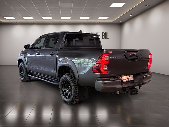 Toyota HiLux 3 of 29