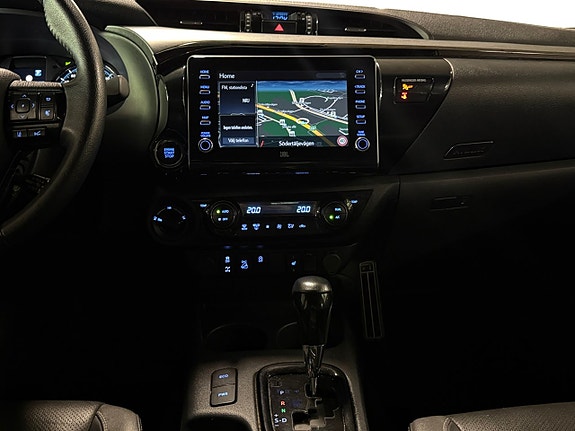 Toyota HiLux 16 of 29
