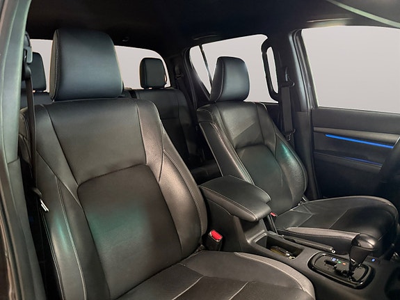 Toyota HiLux 13 of 29