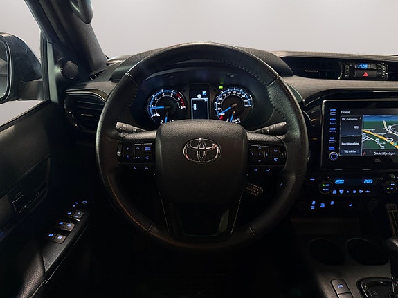 Toyota HiLux 15 of 29