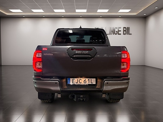 Toyota HiLux 4 of 29