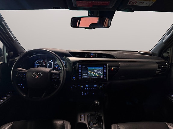 Toyota HiLux 14 of 29