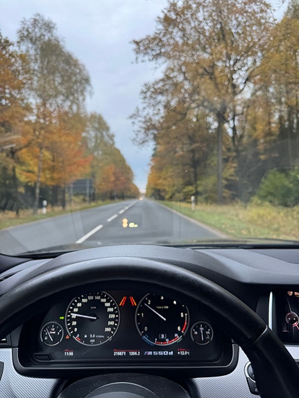 BMW M550d 4 of 5