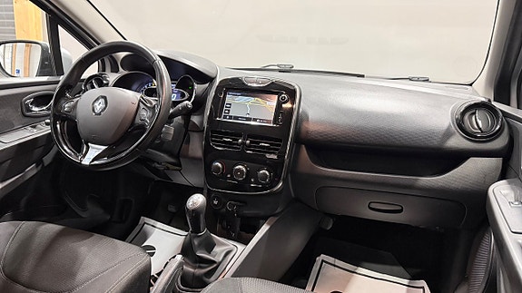 Renault Clio 11 of 17