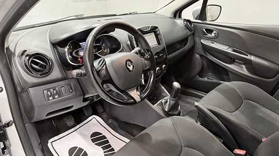 Renault Clio 8 of 17