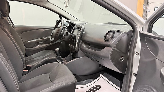 Renault Clio 12 of 17