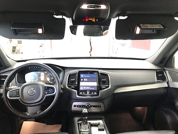Volvo XC90 11 of 27
