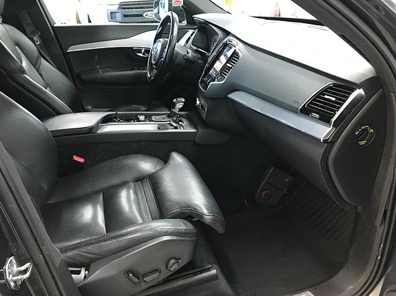 Volvo XC90 21 of 27