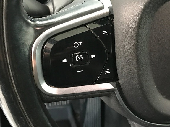 Volvo XC90 16 of 27