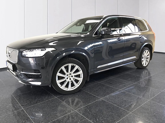 Volvo XC90 2 of 27