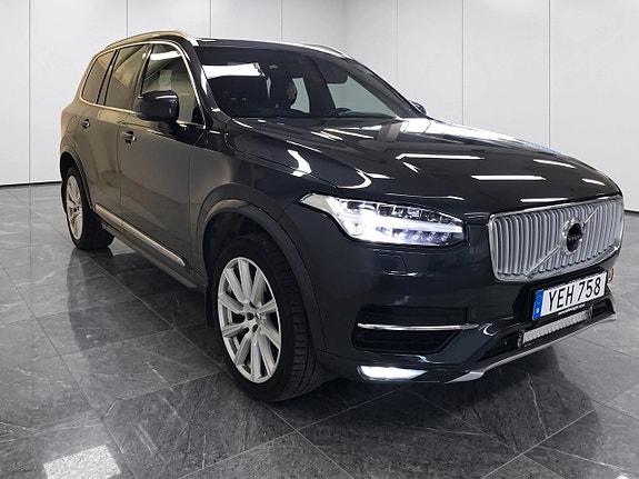 Volvo XC90 3 of 27
