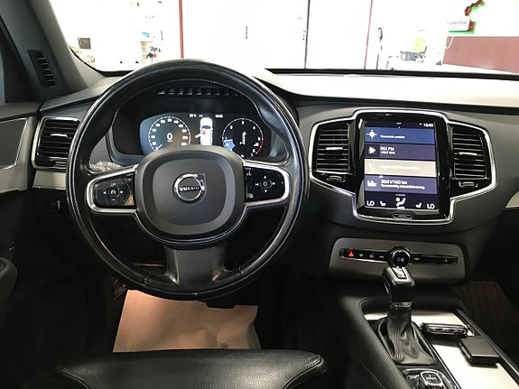 Volvo XC90 12 of 27