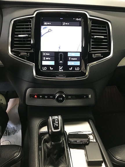 Volvo XC90 15 of 27
