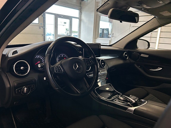 Mercedes-Benz C220 d 2 of 5