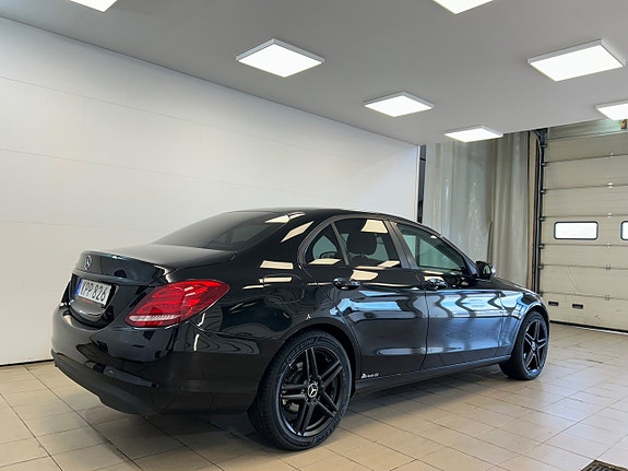 Mercedes-Benz C220 d 4 of 5