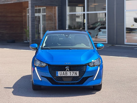Peugeot e-208 3 of 5