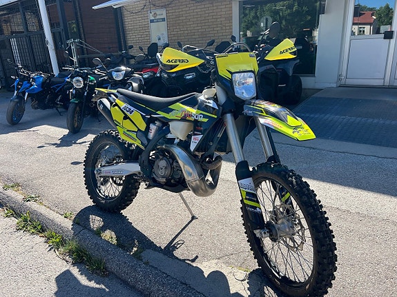 Husqvarna TE300i 2 of 5