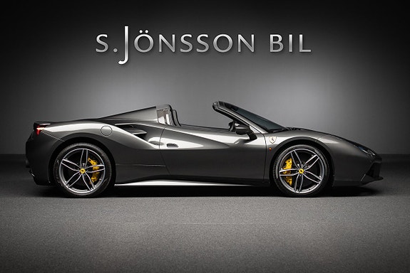 Ferrari 488 Spider 3 of 5