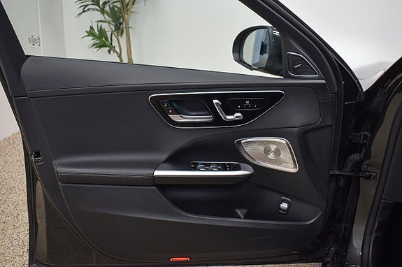 Mercedes-Benz C300 d 19 of 30