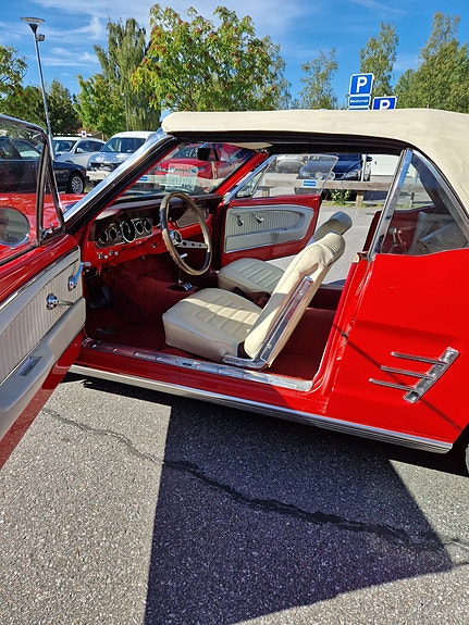 Ford Mustang 3 of 5