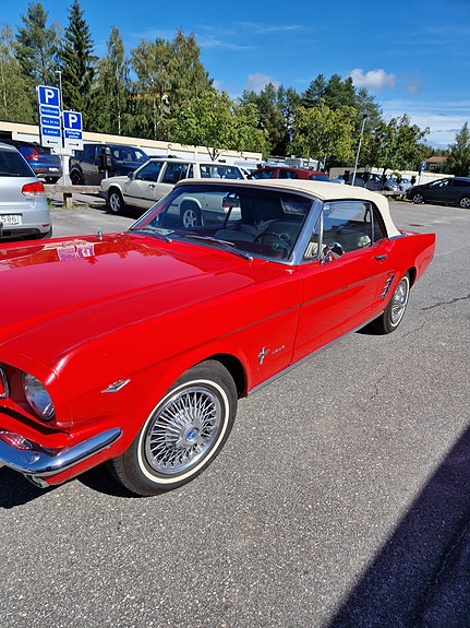 Ford Mustang 5 of 5