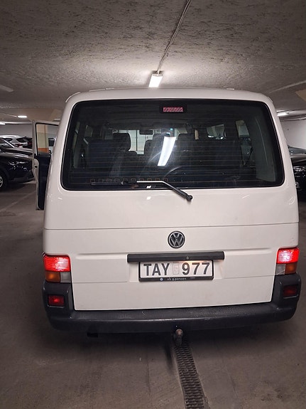 Volkswagen Caravelle 2 of 5