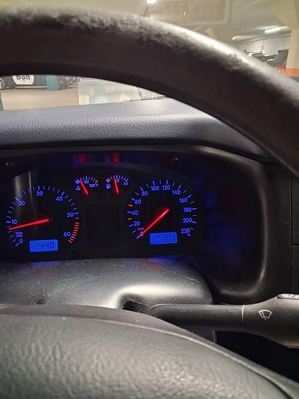 Volkswagen Caravelle 4 of 5