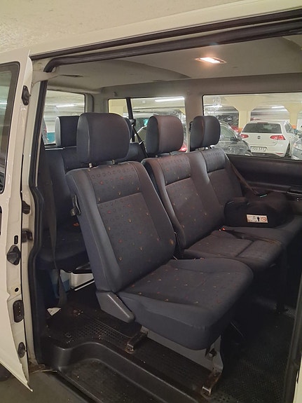 Volkswagen Caravelle 3 of 5