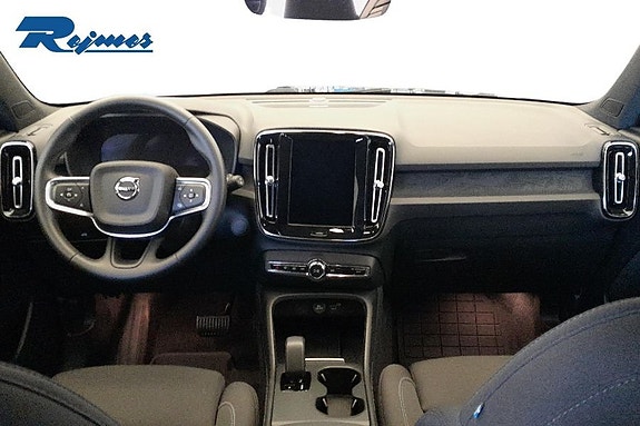 Volvo EX40 2 of 25