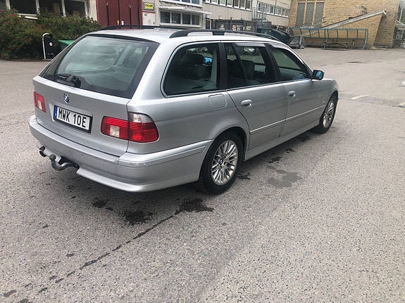 BMW 530i 4 of 5