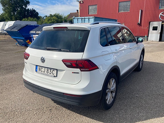Volkswagen Tiguan 3 of 5