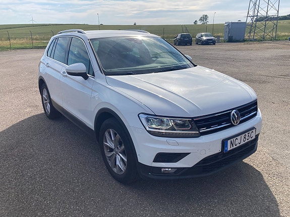 Volkswagen Tiguan 2 of 5