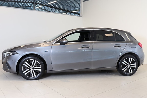 Mercedes-Benz A250 e 3 of 5