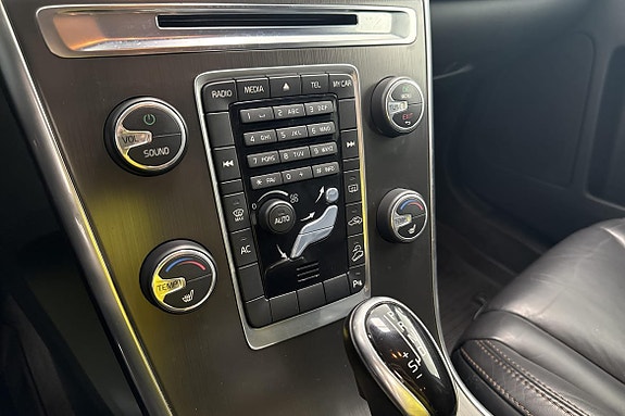 Volvo XC60 14 of 21