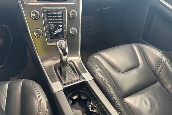 Volvo XC60 13 of 21