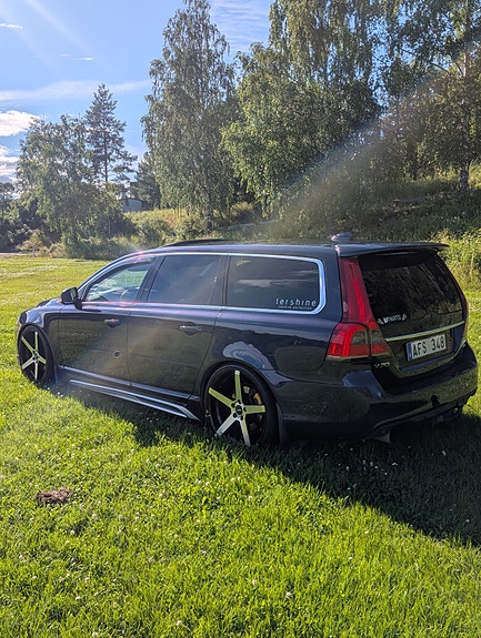 Volvo V70 2 of 5