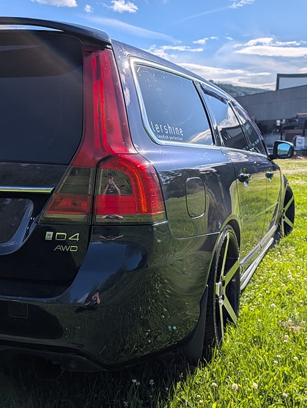 Volvo V70 3 of 5
