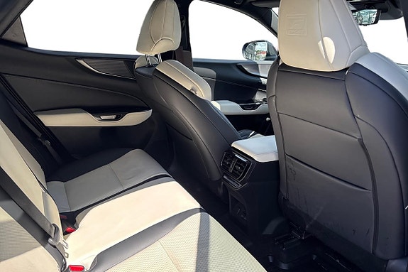 Lexus NX450h+ 11 of 23