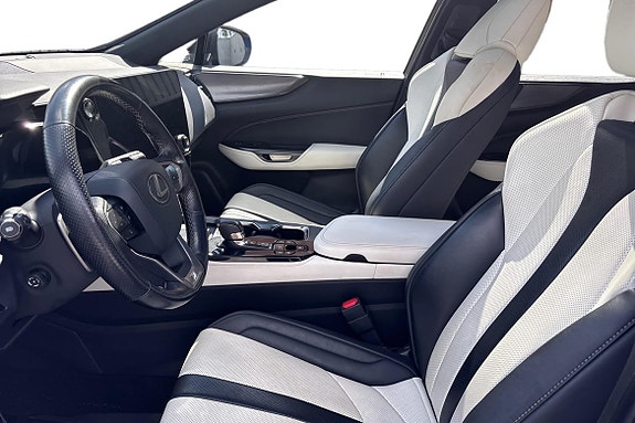Lexus NX450h+ 7 of 23