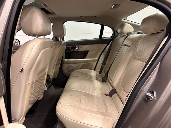 Jaguar XF 28 of 30